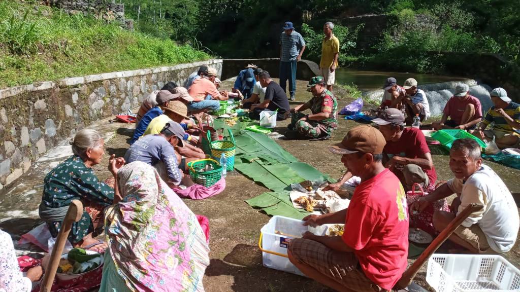 Babinsa Ampel Hadiri Tradisi Grebeg Air&nbsp;Bersih
