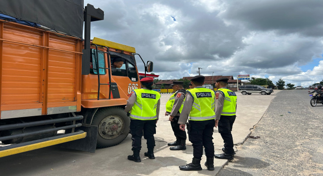 Ratusan Anggota Polisi Diturunkan Untuk Mengamankan Kegiatan Arus Balik Di Jalan&nbsp;Lintas