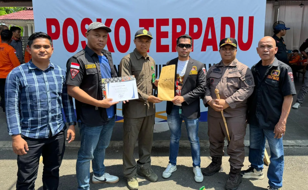 Ketua DPC GRIB Jaya Kota Medan, Rudy Ginting Beserta Jajaran Pengurus Serahkan Bantuan Terdampak Bencana Banjir Bandang Tanah Datar