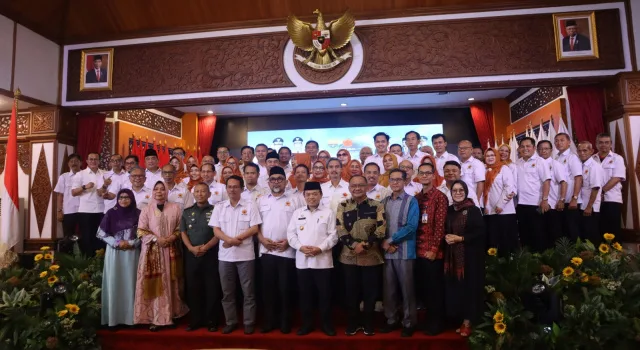 Rektor Lantik Pengurus IKA UNJA Periode 2023-2027, Gubernur : Jaga Kekompakan dan Saling&nbsp;Dukung