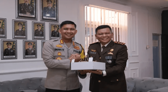Di Hari Bhakti Adhyaksa ke-64, Kapolres OKU Bersama Rombongan Kunjungi Kejaksaan Negeri&nbsp;Baturaja