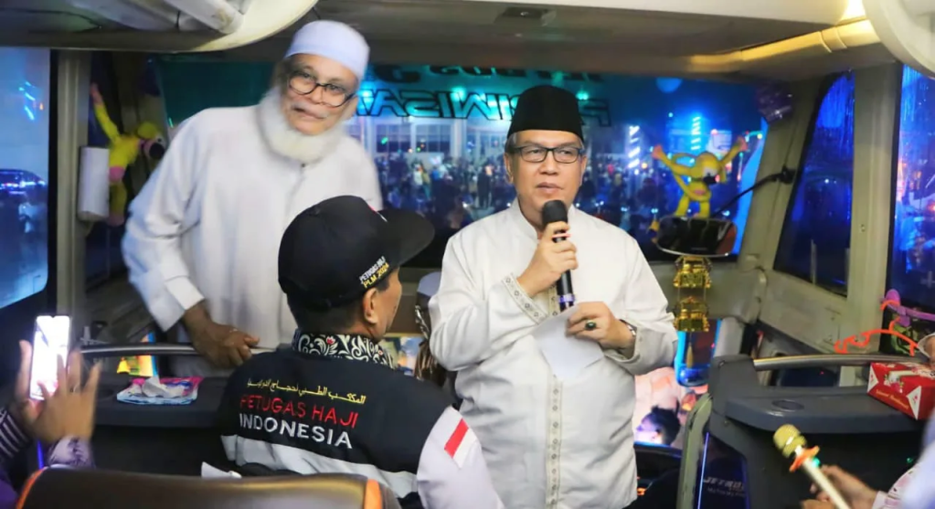 Diwarnai Tangis Haru, Pj Bupati Sambut Kepulangan 385 Jamaah Haji Kabupaten Muara&nbsp;Enim