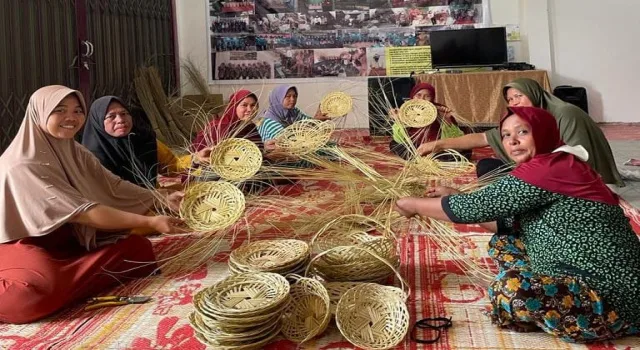 Tangan Kreatif KUEP Unggul Mulyo, Limbah Kelapa Sawit Bernilai&nbsp;Jual