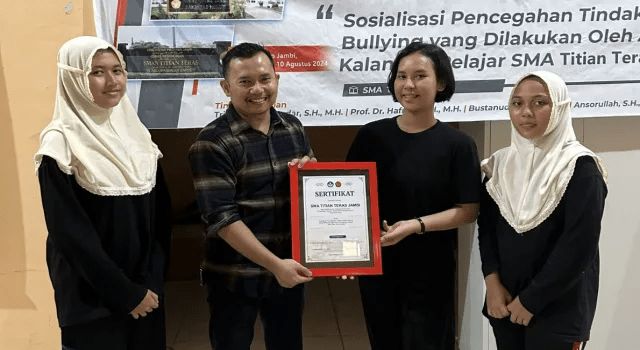 Bersinergi Cegah Bullying di Sekolah, Fakultas Hukum UNJA Adakan Pengabdian Kepada Masyarakat di SMAN Titian Teras&nbsp;Jambi
