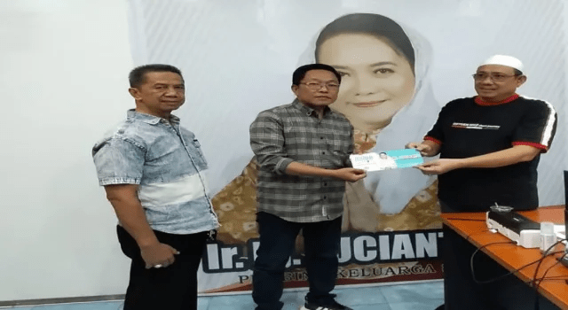 Bacalon Bupati Lucianty Muba Beri Santunan Kematian Kepada Eks Satpam PT Pinago Utama yang&nbsp;Meninggal