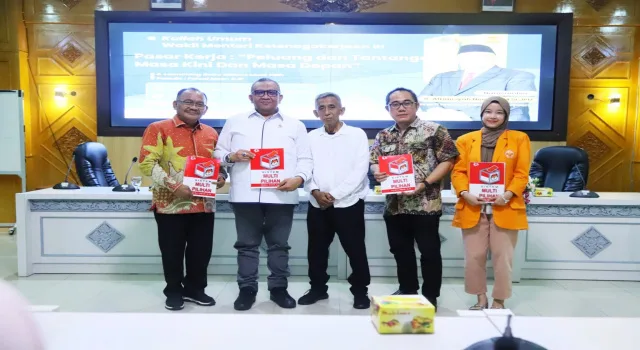 Wamenaker Beri Kuliah Umum di UNJA, ”Peluang dan Tantangan Pasar Kerja Kini dan Masa&nbsp;Depan”