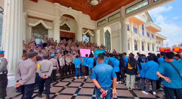 Mahasiswa Desak Gubernur Jambi Wujudkan Janji&nbsp;Politiknya
